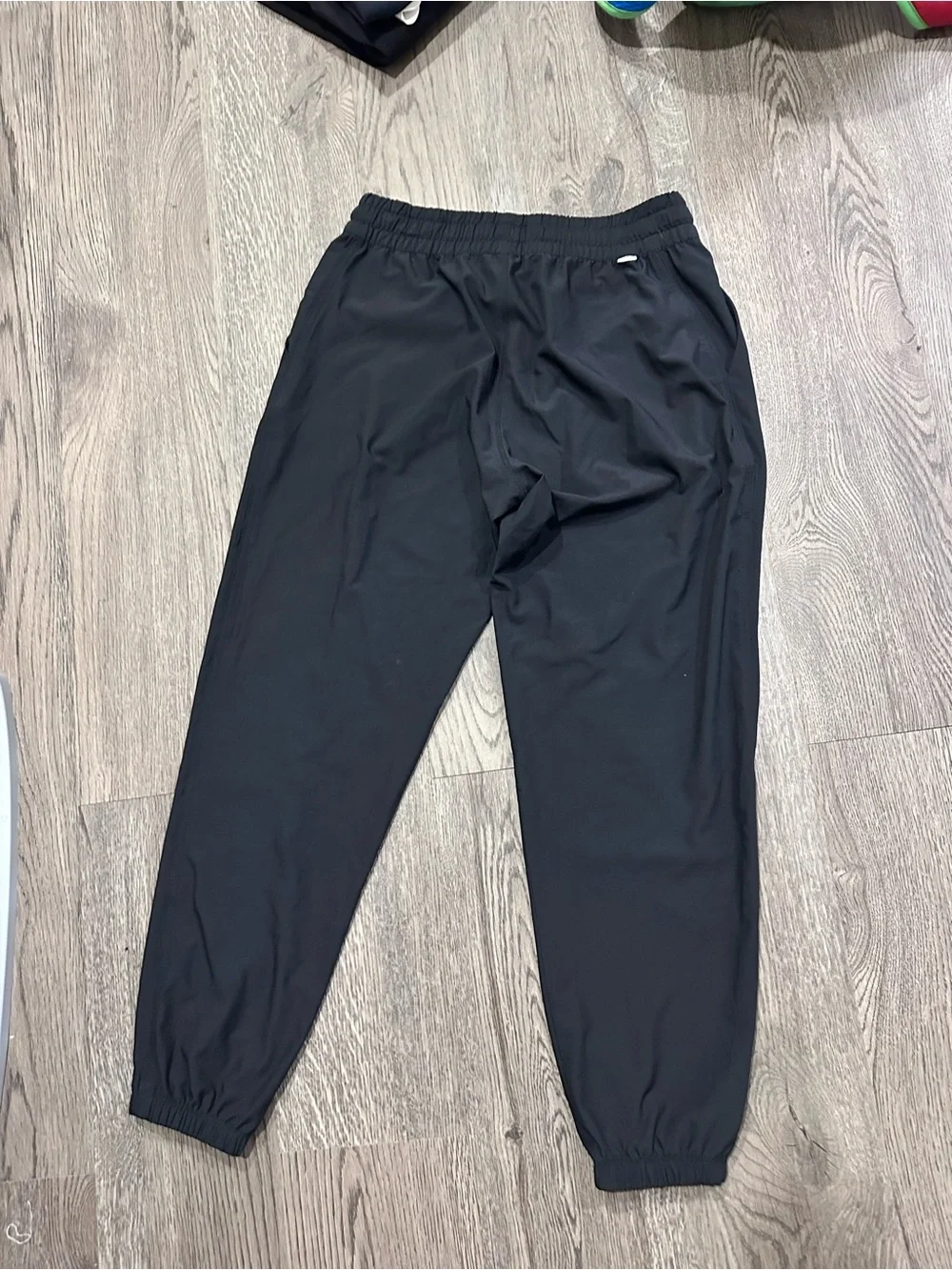Vuori Weekend Jogger - size small - black